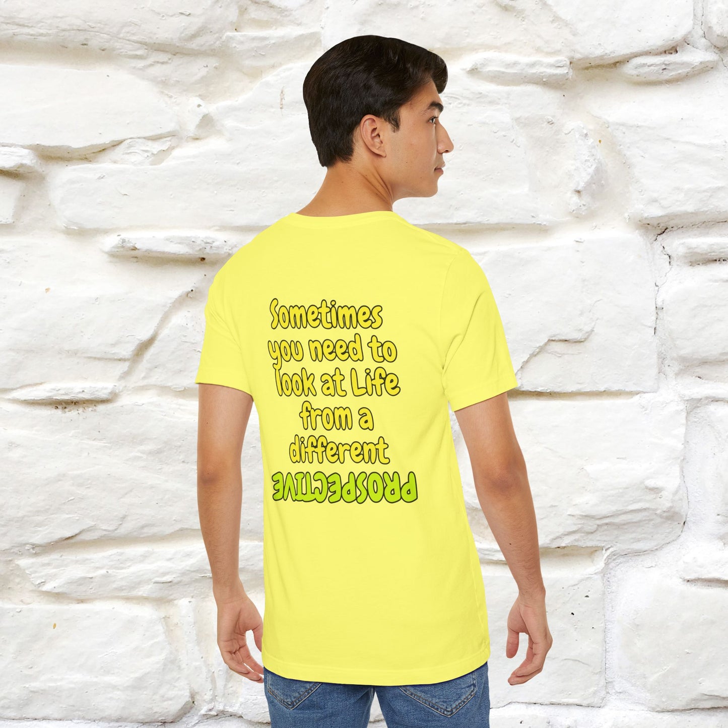 "A volte hai bisogno di guardare la vita da una prospettiva diversa" T-shirt per uomo e donna | 100% cotone*