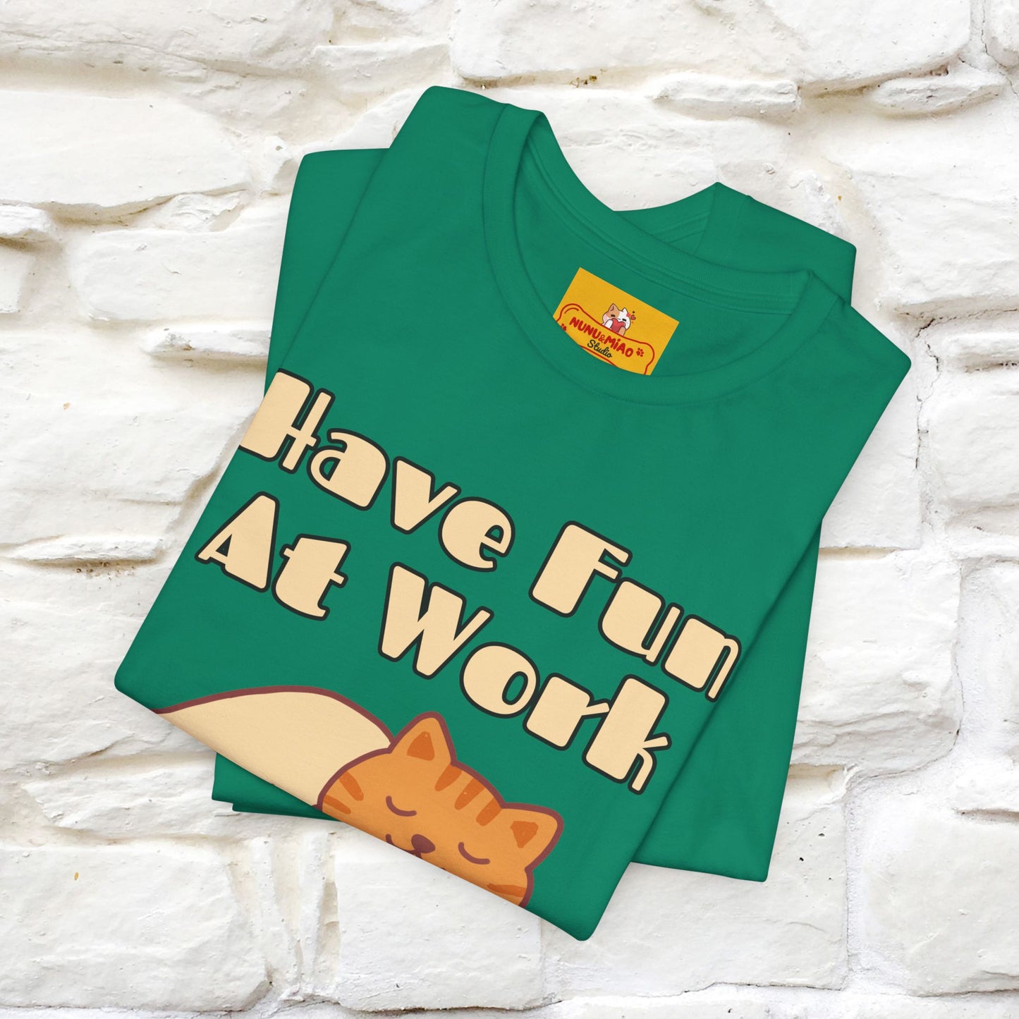 Maglietta con gatto "Have Fun At Work" per uomo e donna | 100% cotone* 🐾