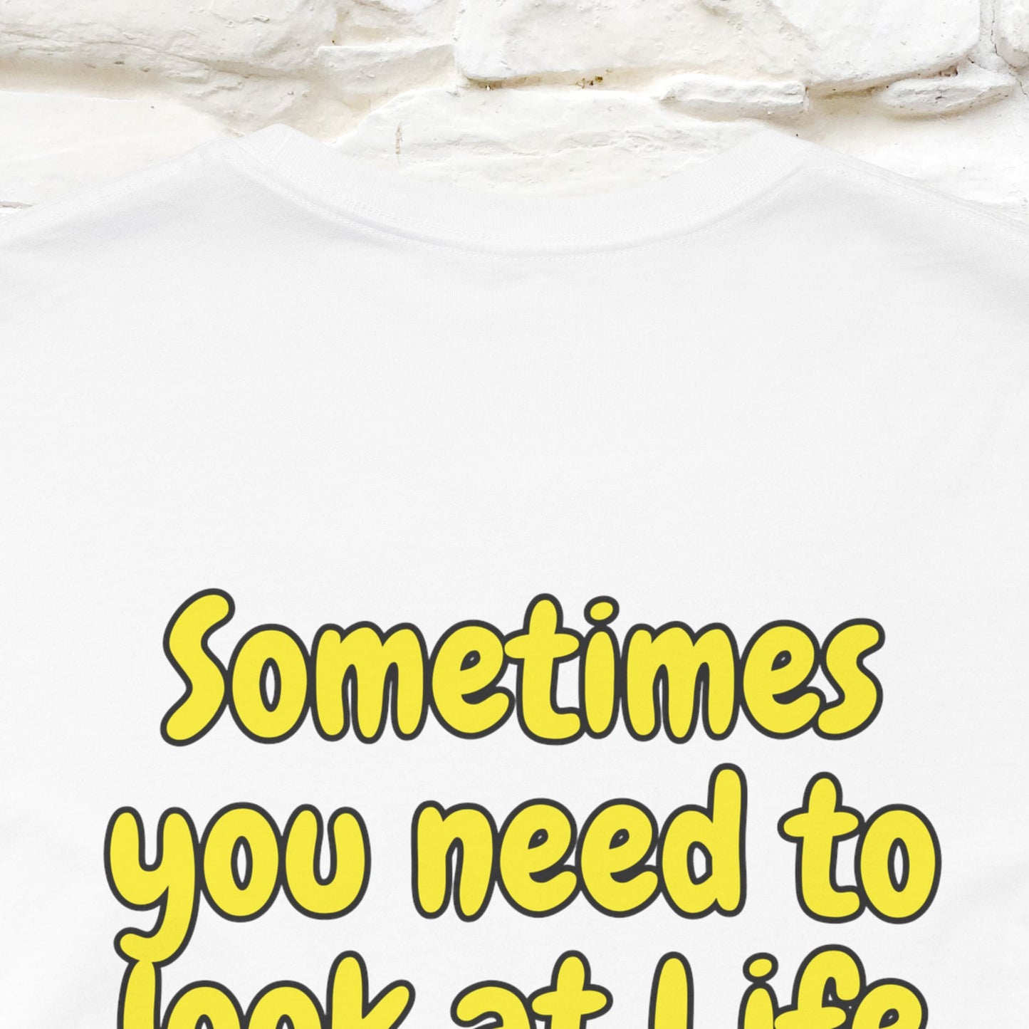 "A volte hai bisogno di guardare la vita da una prospettiva diversa" T-shirt per uomo e donna | 100% cotone*