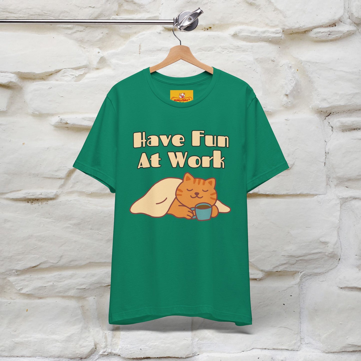 Maglietta con gatto "Have Fun At Work" per uomo e donna | 100% cotone* 🐾