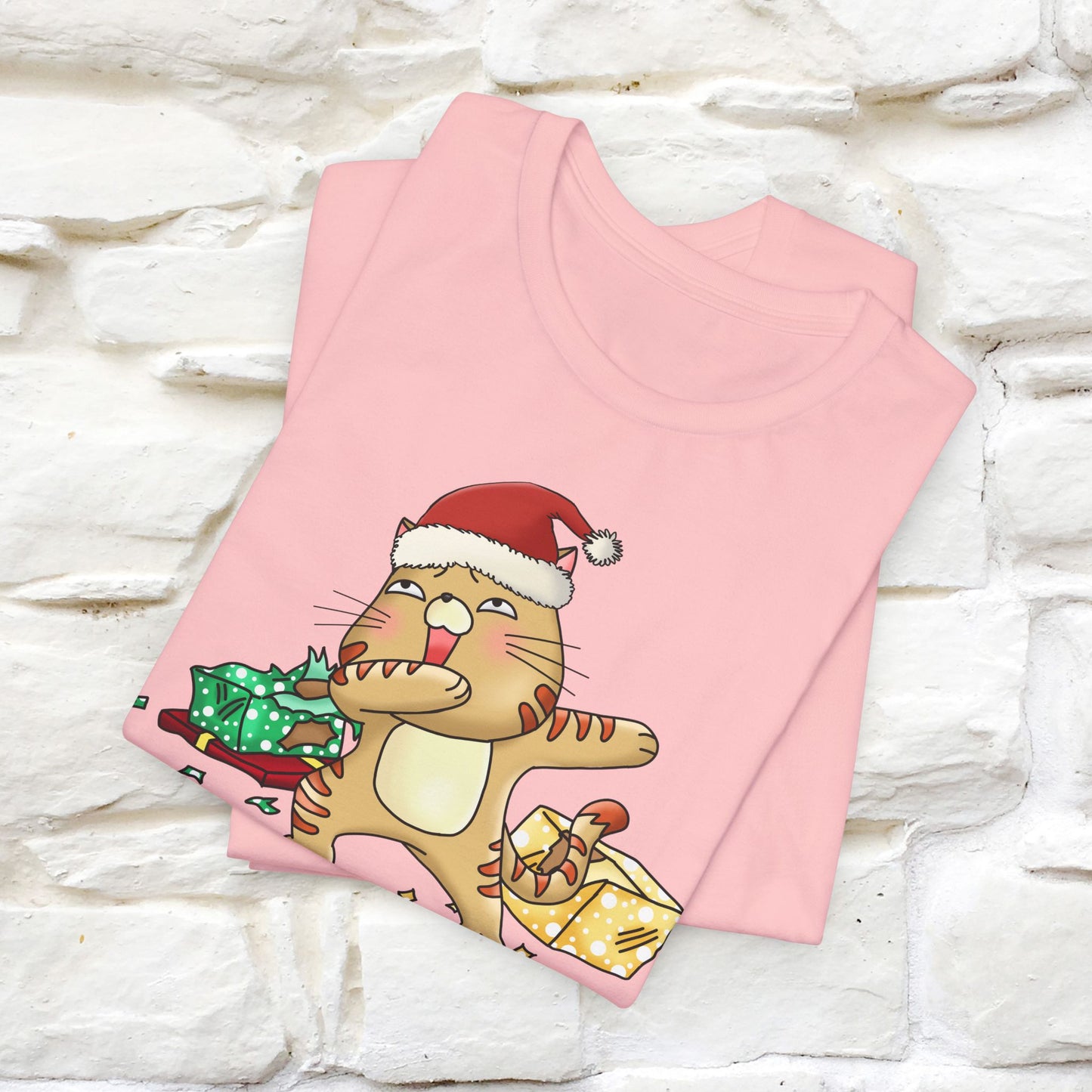 “Funny Santa Claws T-Shirt | Festive Cat Christmas Shirt for Men & Women | 100% Cotton*”