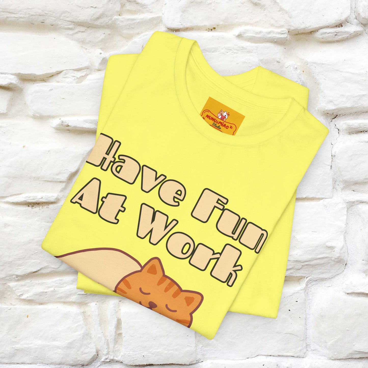 Maglietta con gatto "Have Fun At Work" per uomo e donna | 100% cotone* 🐾