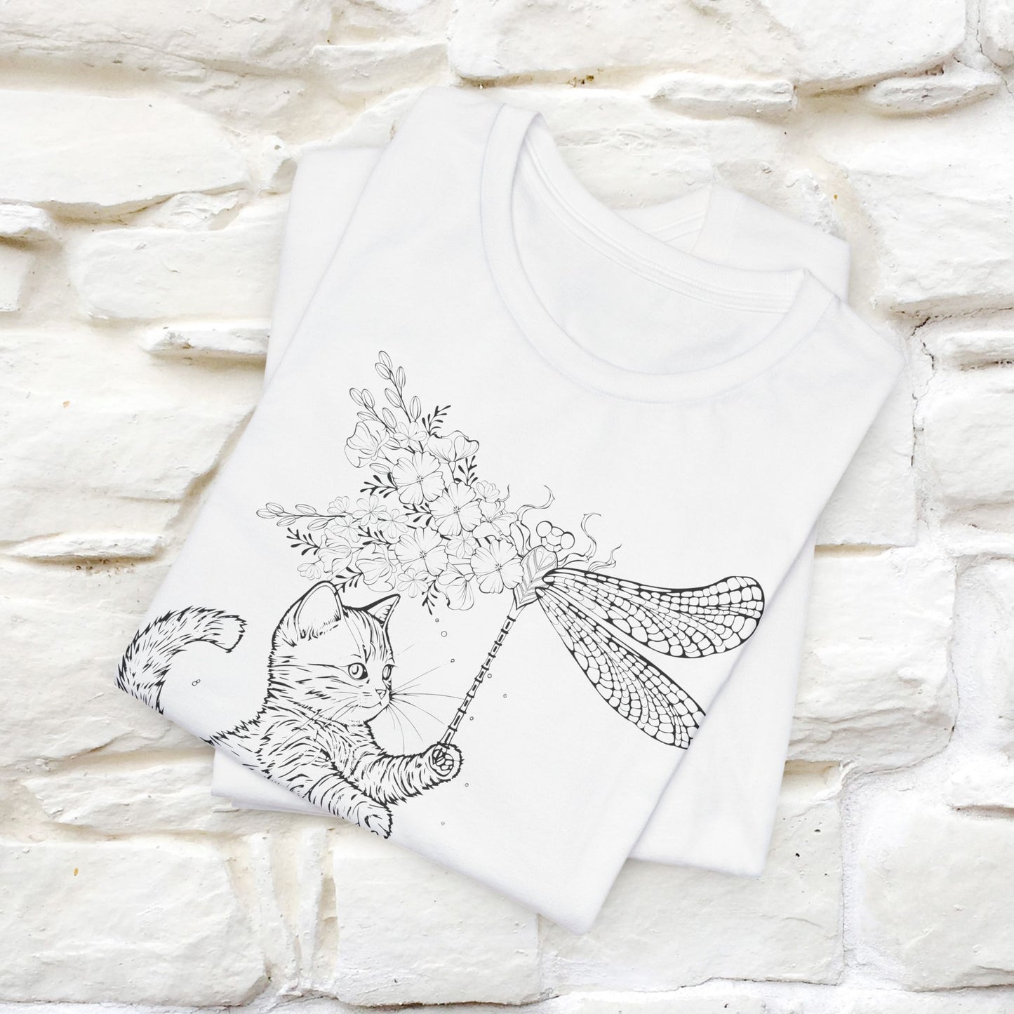 "The cat  And The Dragon Fly" Cat T-shirt for Men & Women | 100% Cotton 🐾