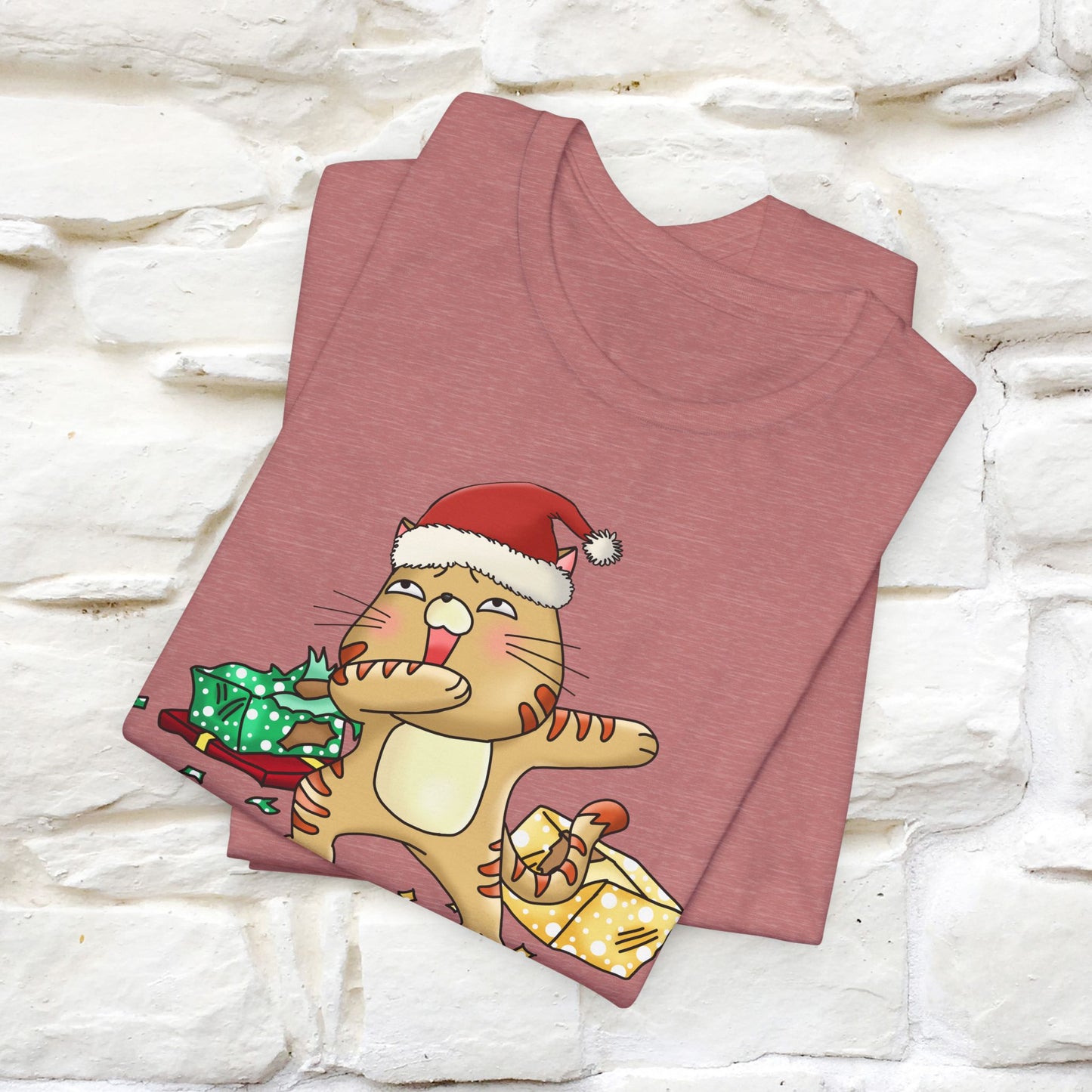 “Funny Santa Claws T-Shirt | Festive Cat Christmas Shirt for Men & Women | 100% Cotton*”