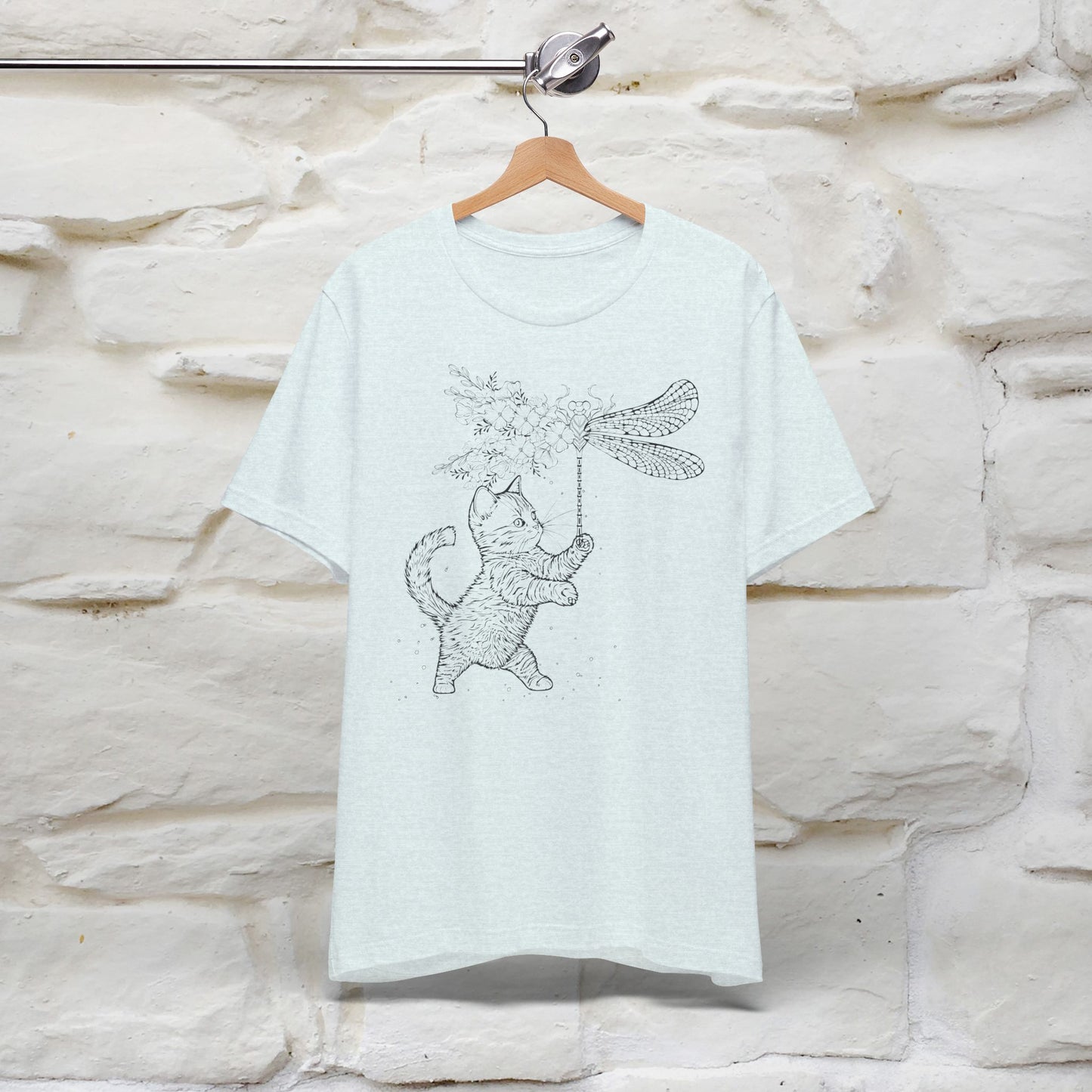 "The cat  And The Dragon Fly" Cat T-shirt for Men & Women | 100% Cotton 🐾