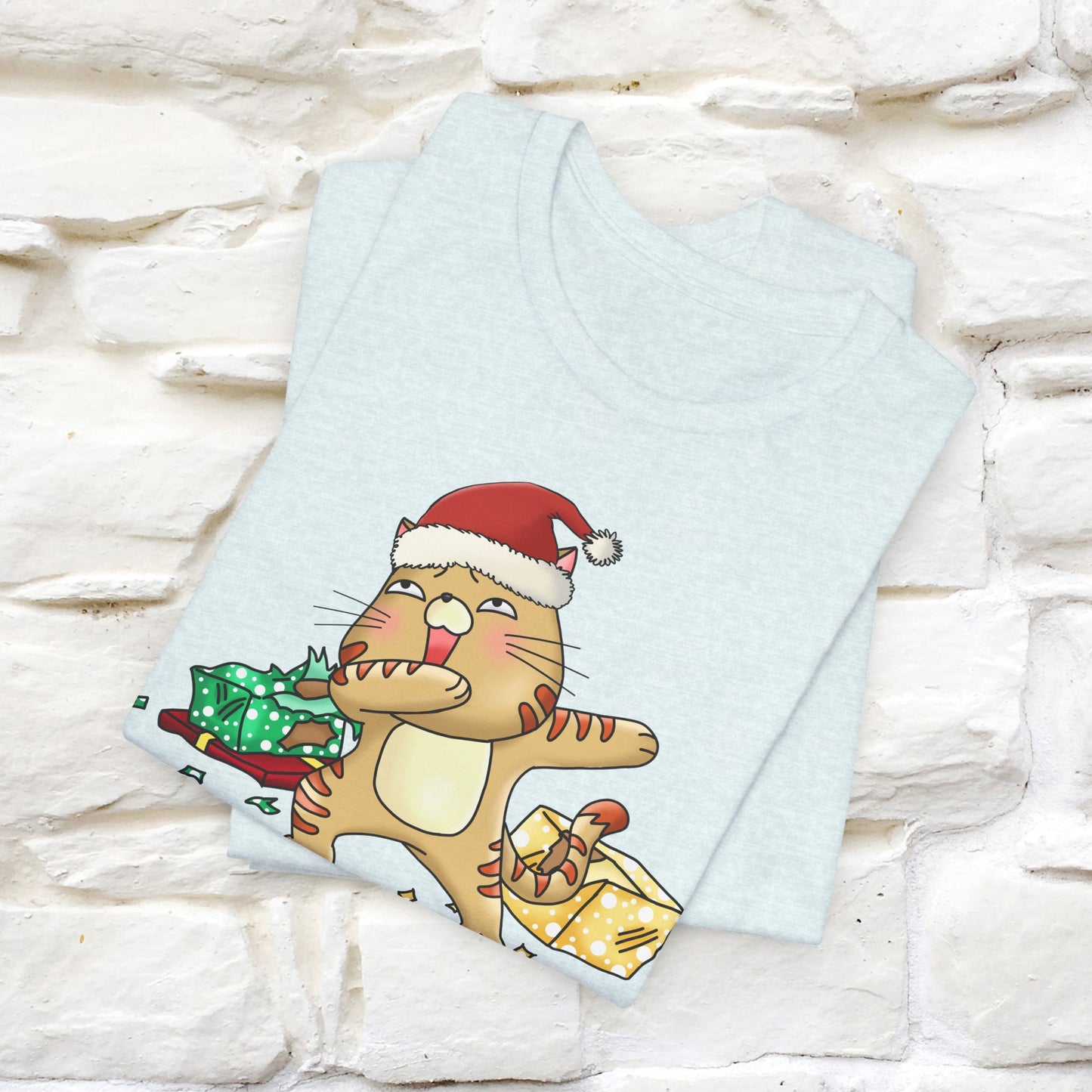 “Funny Santa Claws T-Shirt | Festive Cat Christmas Shirt for Men & Women | 100% Cotton*”