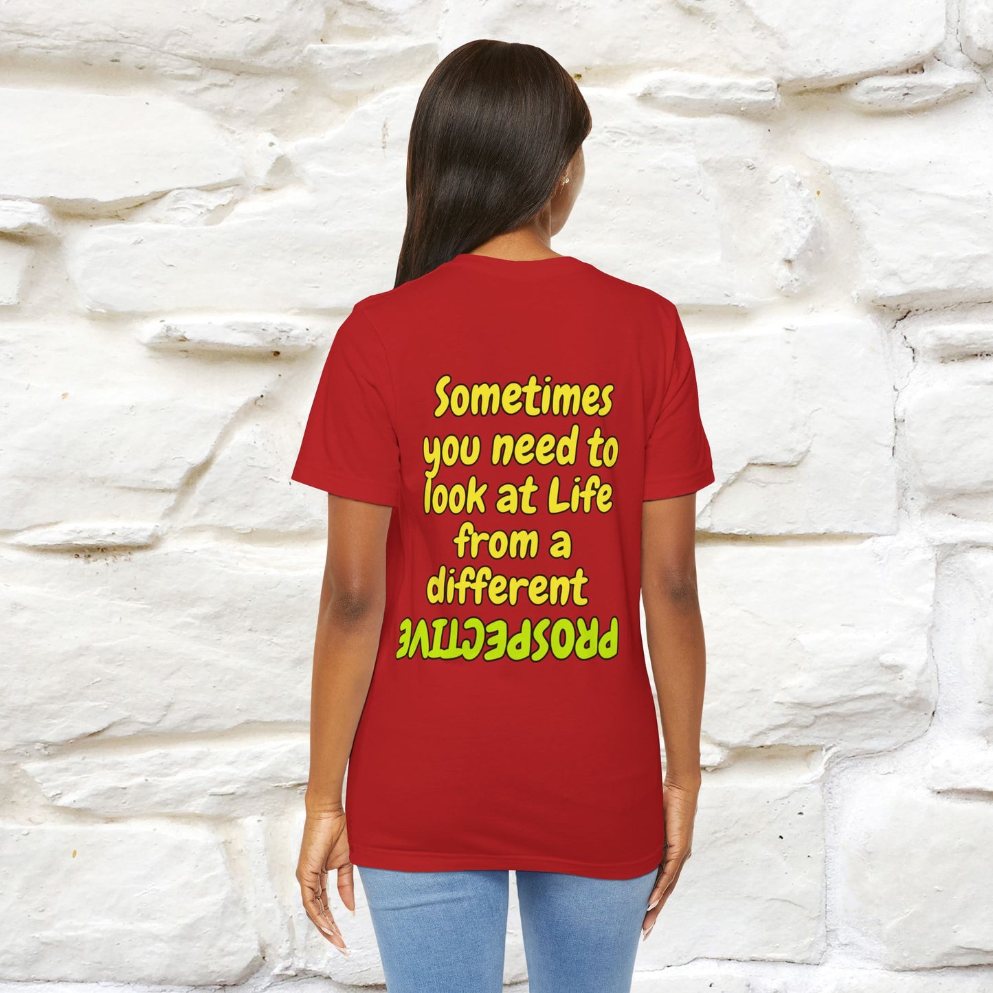 "A volte hai bisogno di guardare la vita da una prospettiva diversa" T-shirt per uomo e donna | 100% cotone*