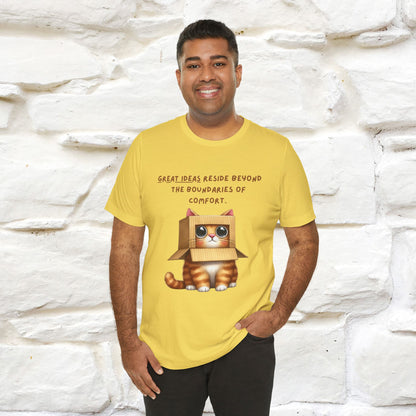 "Le grandi idee risiedono oltre i confini del comfort" T-shirt con gatto per uomo e donna | 100% cotone*
