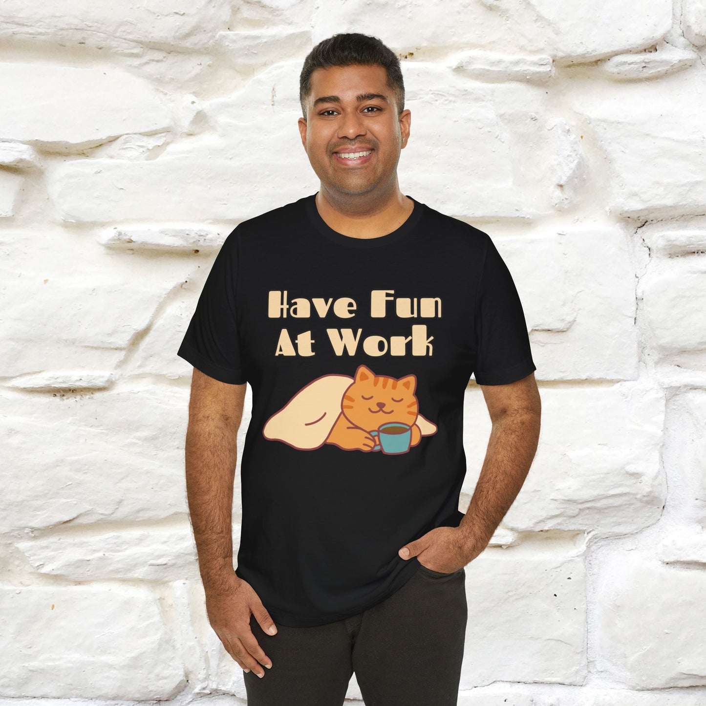 Maglietta con gatto "Have Fun At Work" per uomo e donna | 100% cotone* 🐾