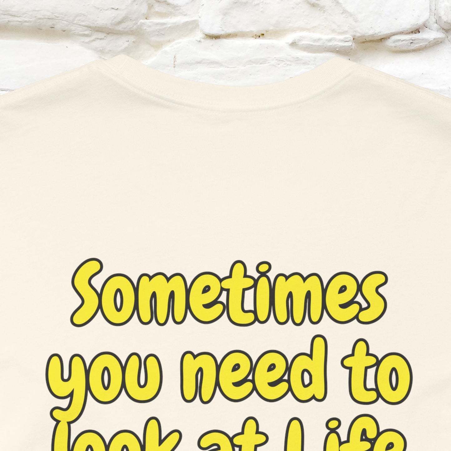 "A volte hai bisogno di guardare la vita da una prospettiva diversa" T-shirt per uomo e donna | 100% cotone*