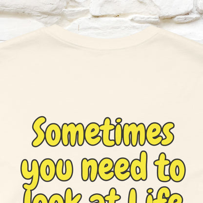 "A volte hai bisogno di guardare la vita da una prospettiva diversa" T-shirt per uomo e donna | 100% cotone*
