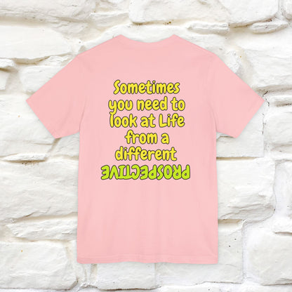 "A volte hai bisogno di guardare la vita da una prospettiva diversa" T-shirt per uomo e donna | 100% cotone*