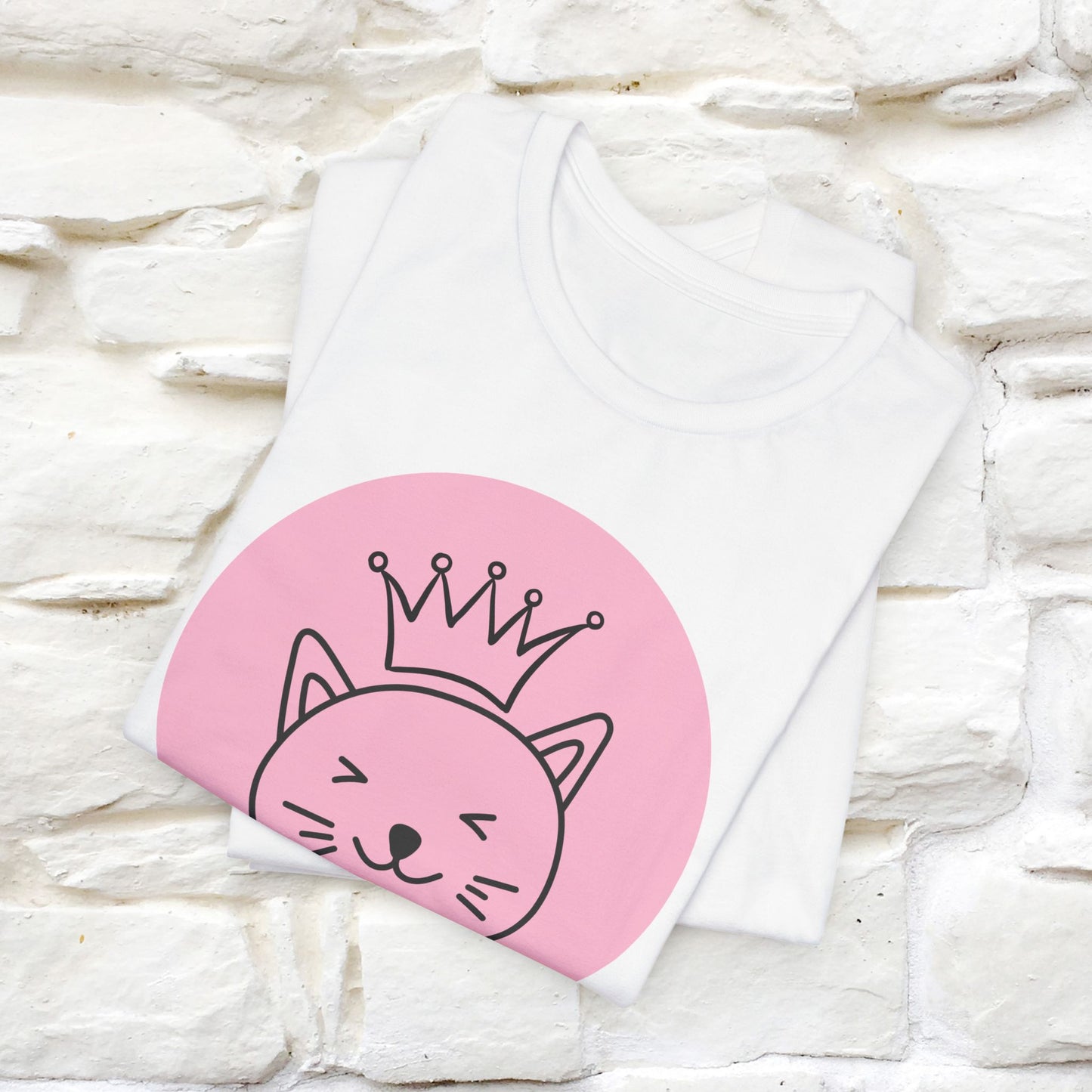 "Queen Cat" T-Shirt for Women | 100% Cotton* | Fierce Feline Fashion