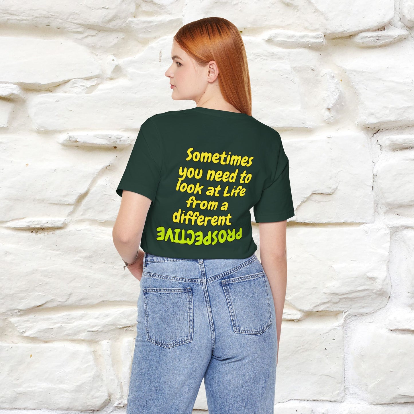 "A volte hai bisogno di guardare la vita da una prospettiva diversa" T-shirt per uomo e donna | 100% cotone*