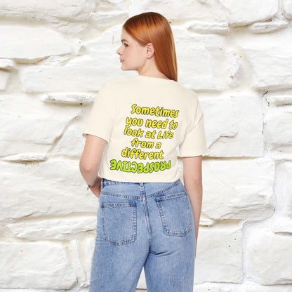 "A volte hai bisogno di guardare la vita da una prospettiva diversa" T-shirt per uomo e donna | 100% cotone*