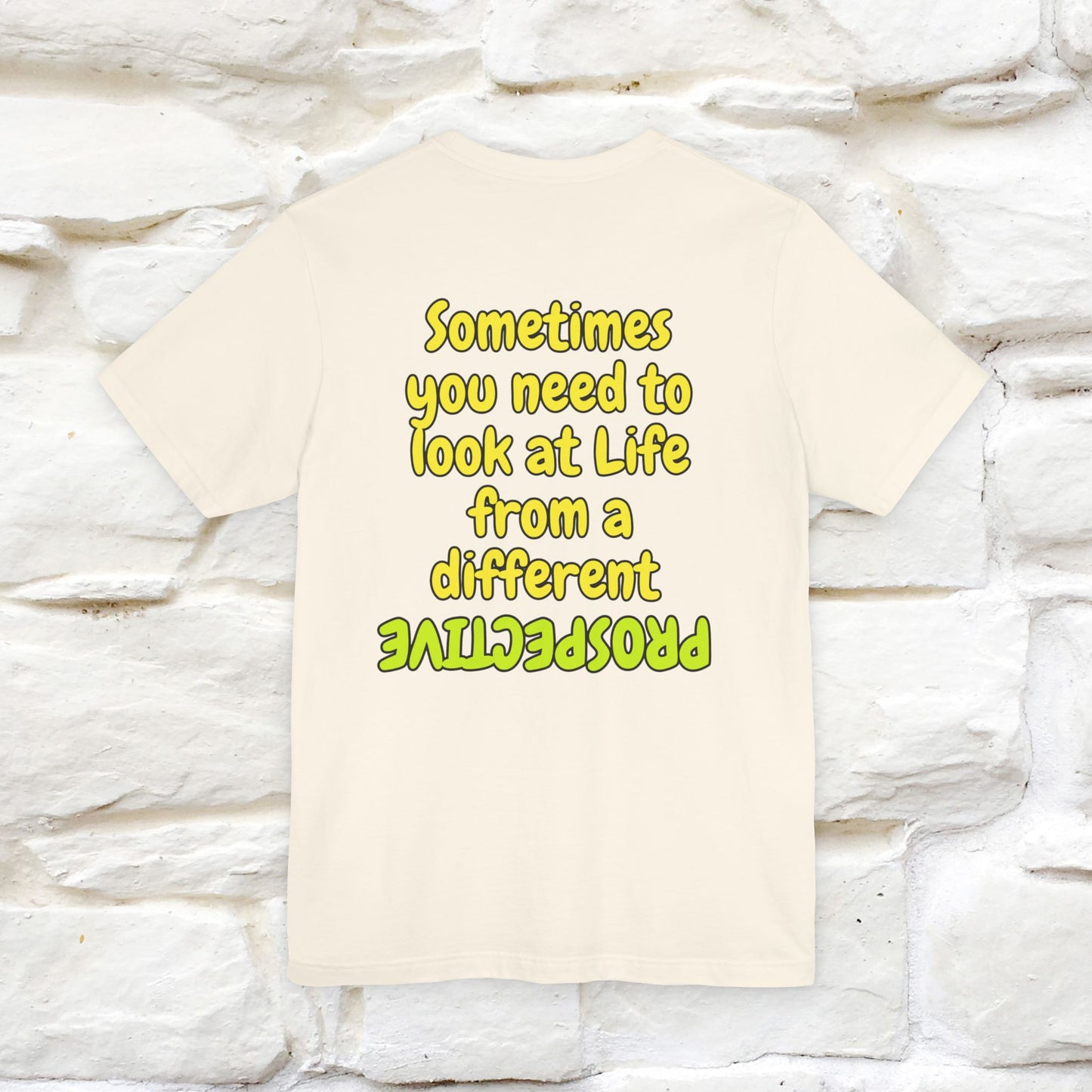 "A volte hai bisogno di guardare la vita da una prospettiva diversa" T-shirt per uomo e donna | 100% cotone*