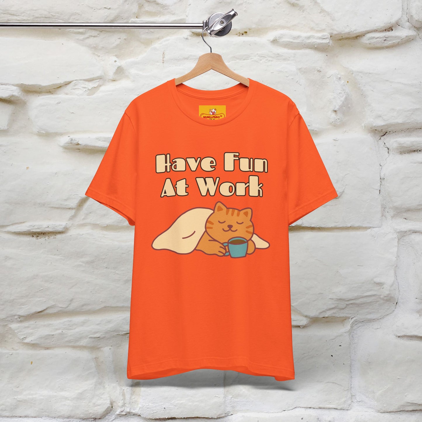 Maglietta con gatto "Have Fun At Work" per uomo e donna | 100% cotone* 🐾