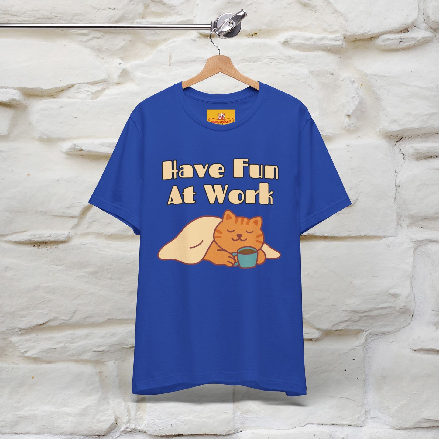 Maglietta con gatto "Have Fun At Work" per uomo e donna | 100% cotone* 🐾