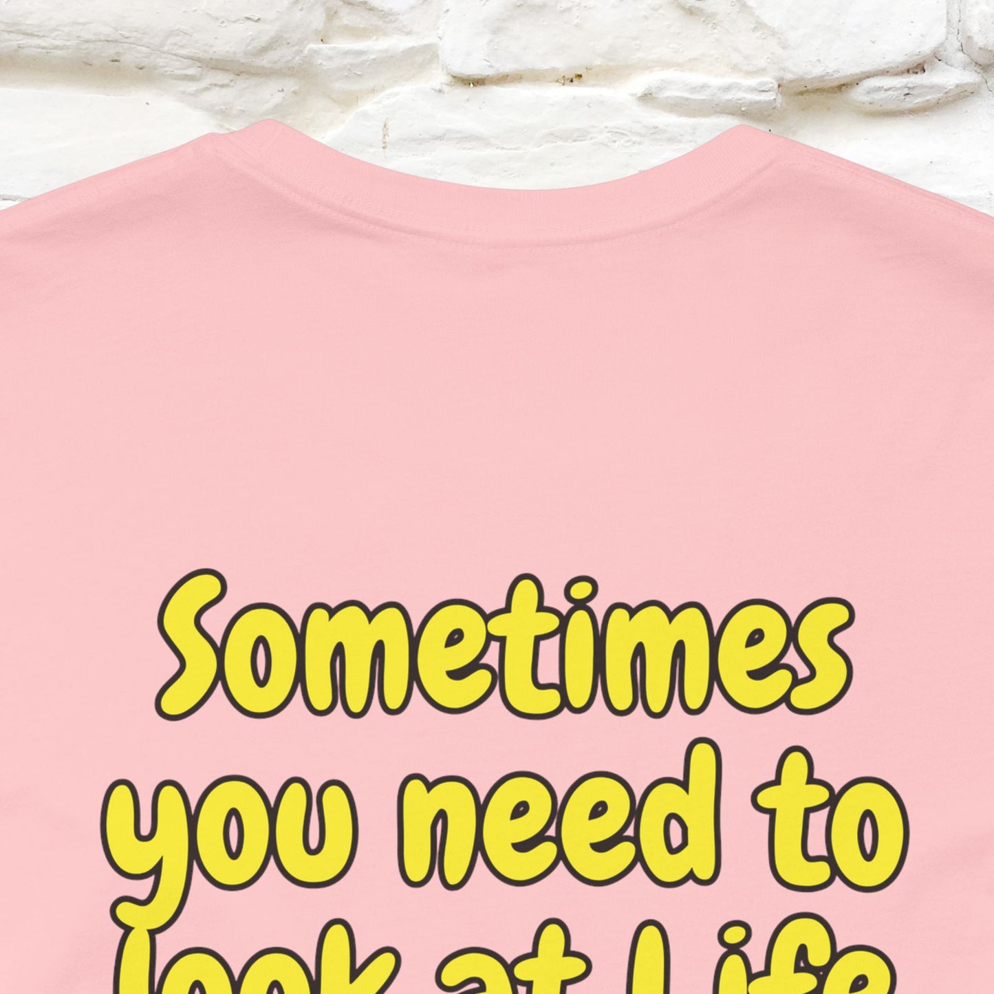 "A volte hai bisogno di guardare la vita da una prospettiva diversa" T-shirt per uomo e donna | 100% cotone*
