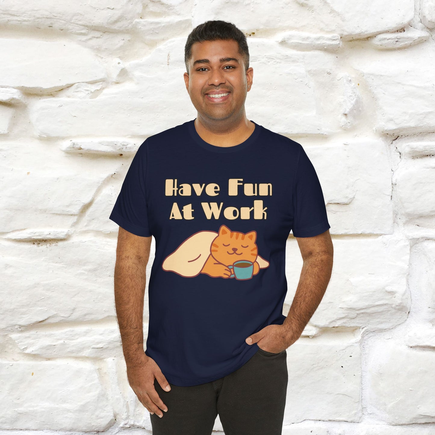 Maglietta con gatto "Have Fun At Work" per uomo e donna | 100% cotone* 🐾