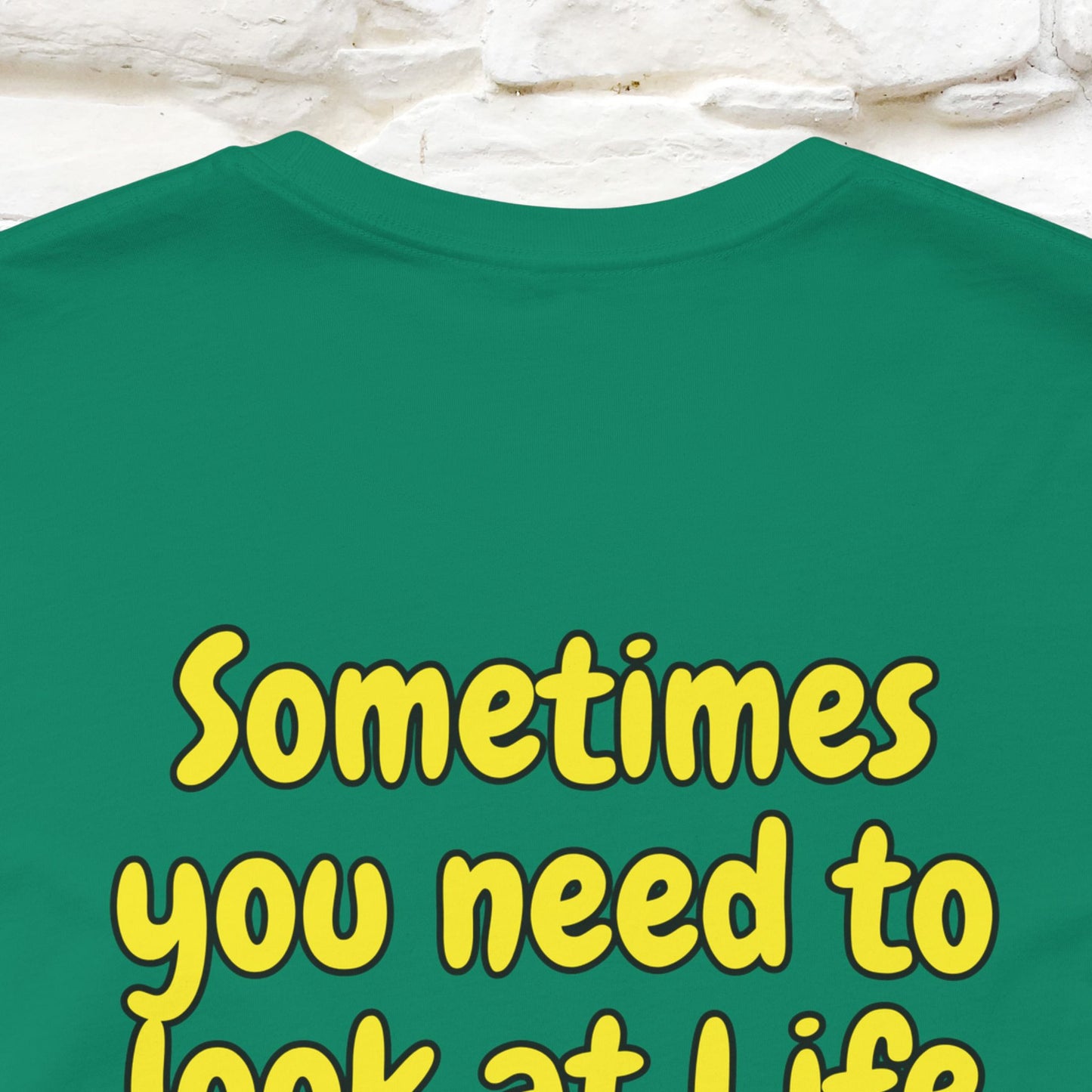 "A volte hai bisogno di guardare la vita da una prospettiva diversa" T-shirt per uomo e donna | 100% cotone*