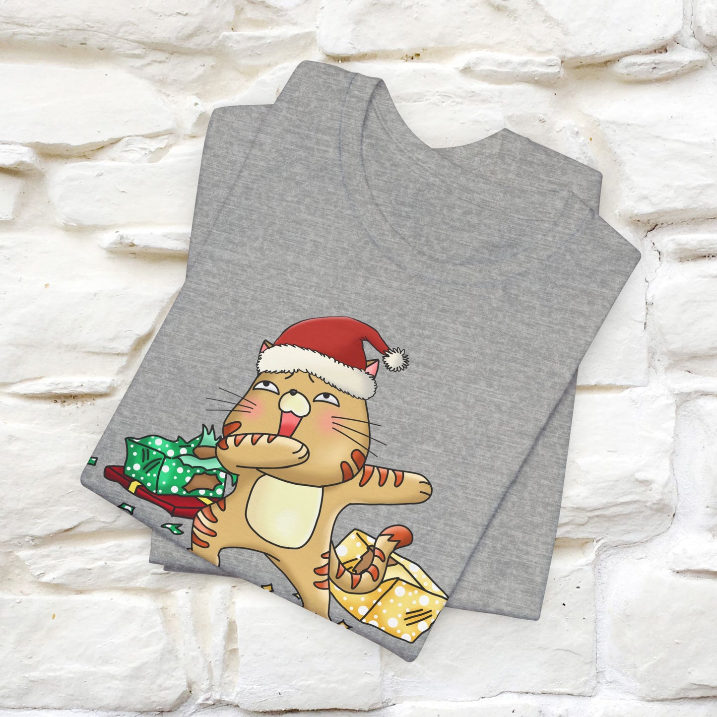 “Funny Santa Claws T-Shirt | Festive Cat Christmas Shirt for Men & Women | 100% Cotton*”