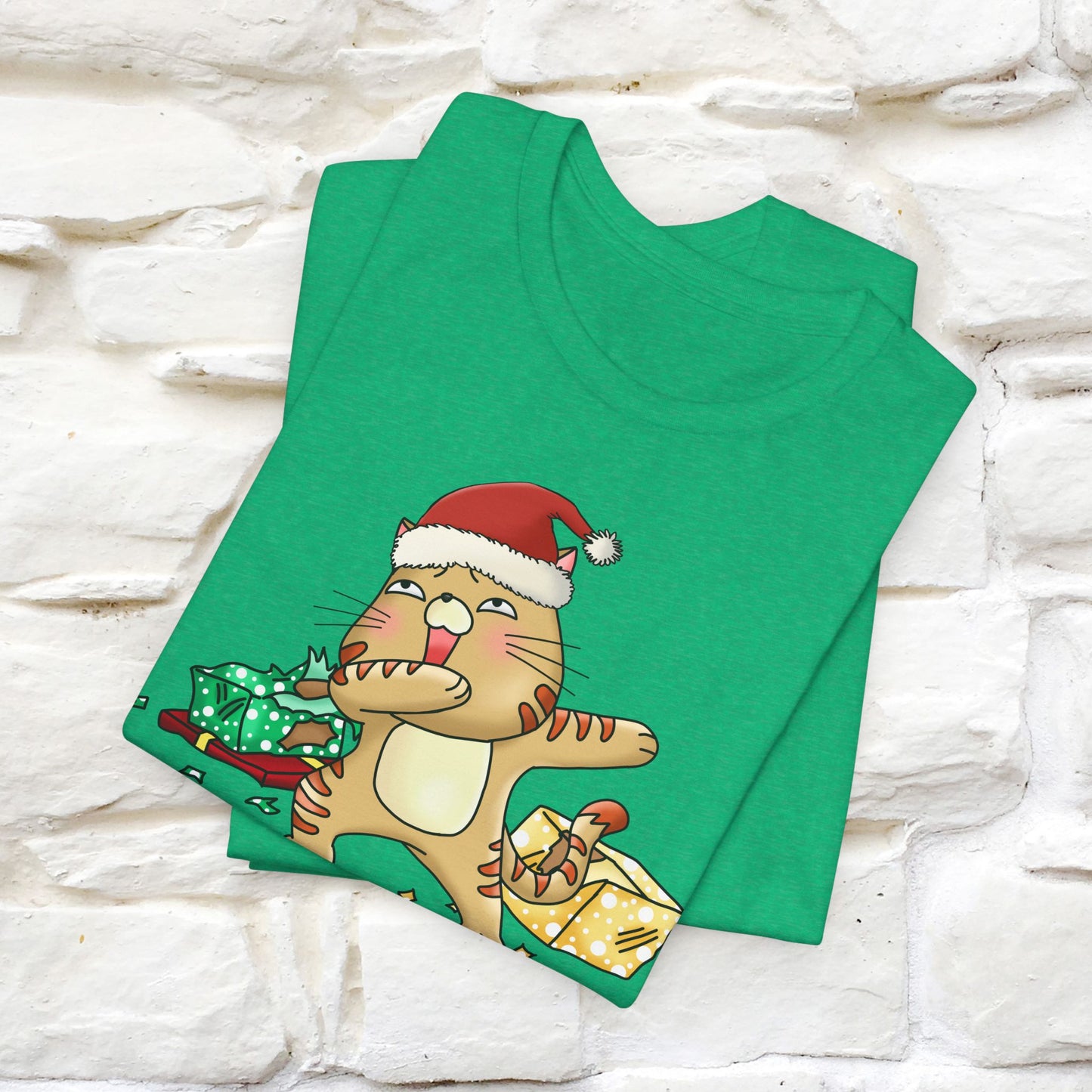 “Funny Santa Claws T-Shirt | Festive Cat Christmas Shirt for Men & Women | 100% Cotton*”