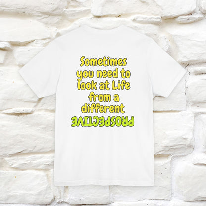 "A volte hai bisogno di guardare la vita da una prospettiva diversa" T-shirt per uomo e donna | 100% cotone*