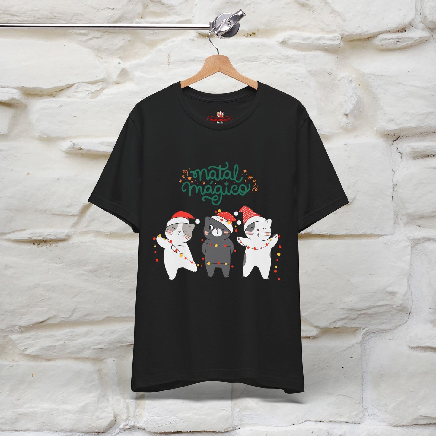 "Natal Magico" Cat T-shirt for Men & Women | 100% Cotton* 🐾 | Magical Holiday Cat Tee