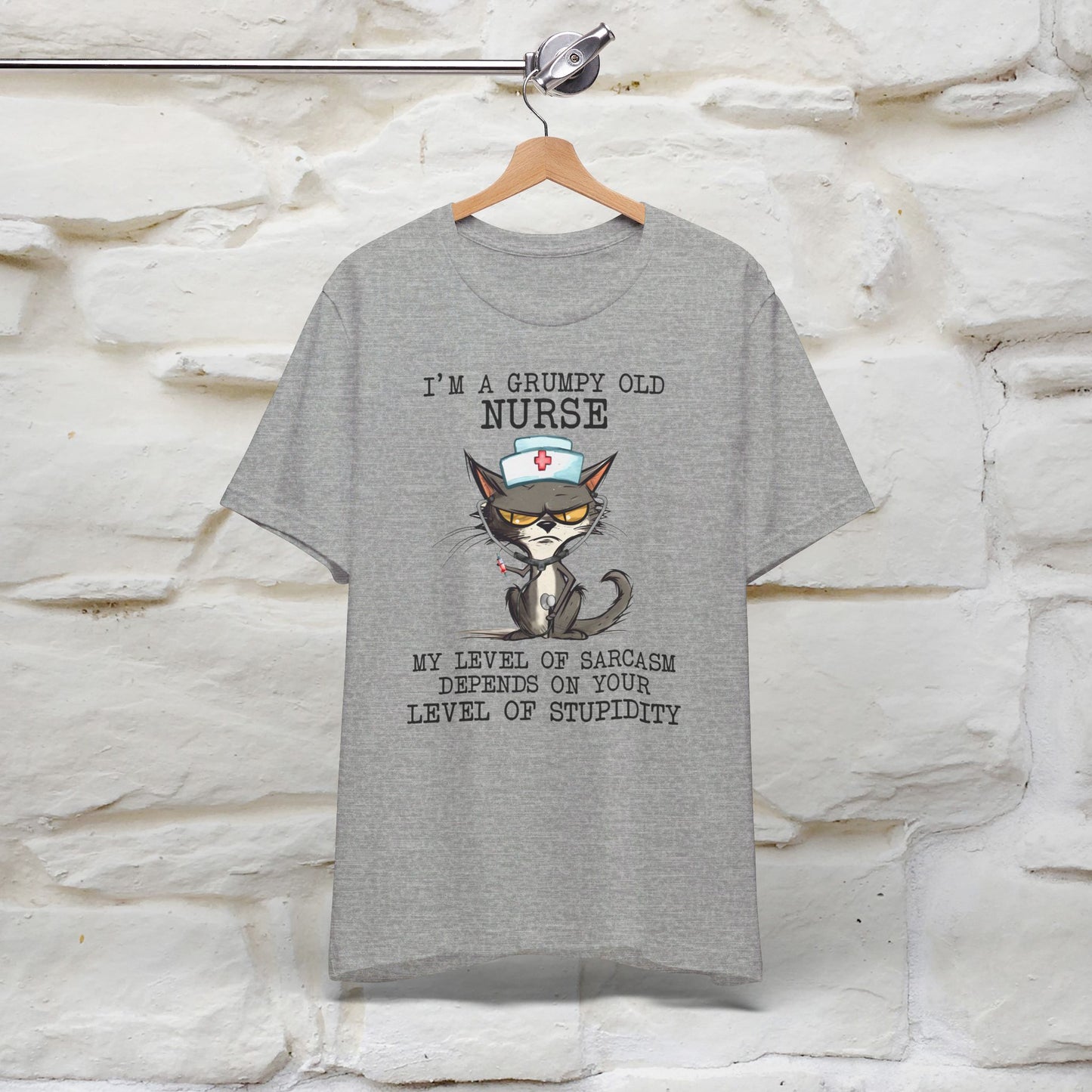 ''I am  a Grumpy Old Nurse'' T-shirt for Man 100% Cotton* - Nunu&Miao Studio