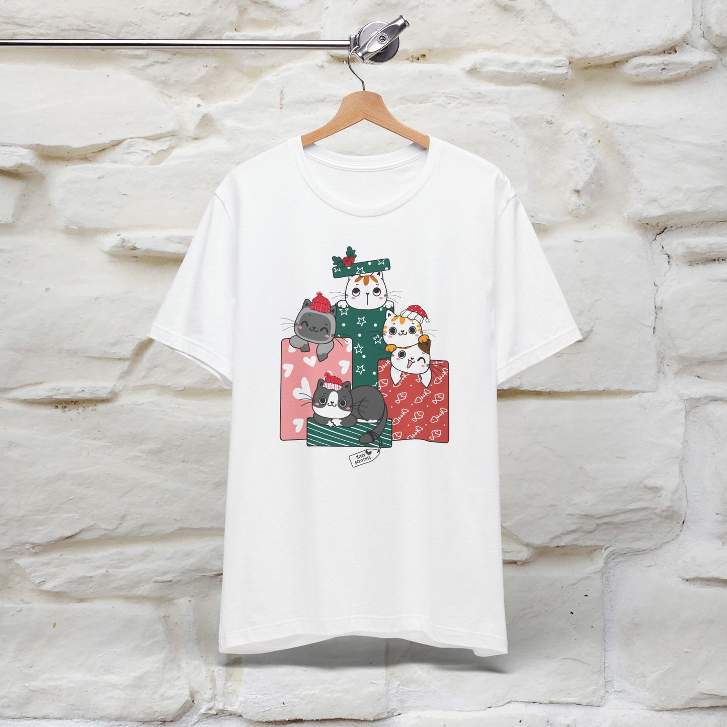 Christmas Cat Gift T-Shirt | Perfect Holiday Cat Shirt for Men & Women | 100% Cotton