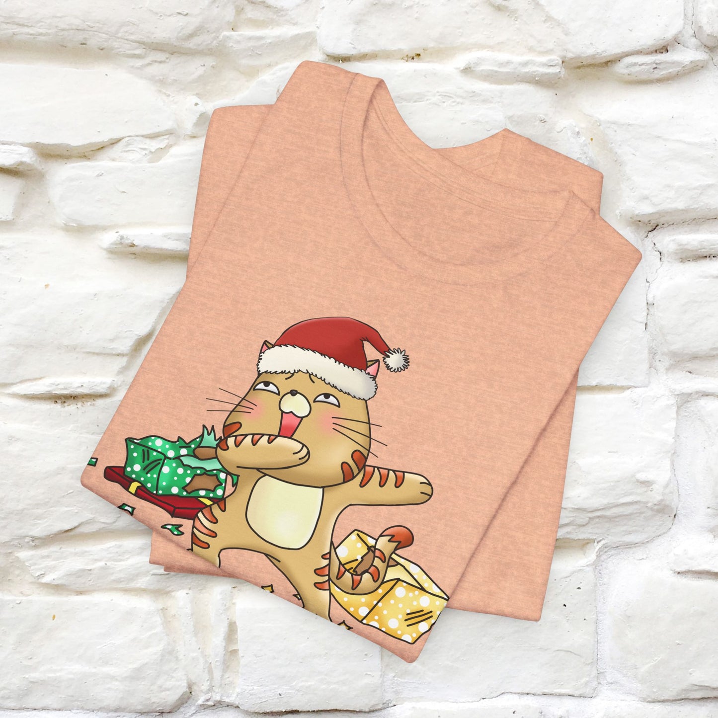 “Funny Santa Claws T-Shirt | Festive Cat Christmas Shirt for Men & Women | 100% Cotton*”