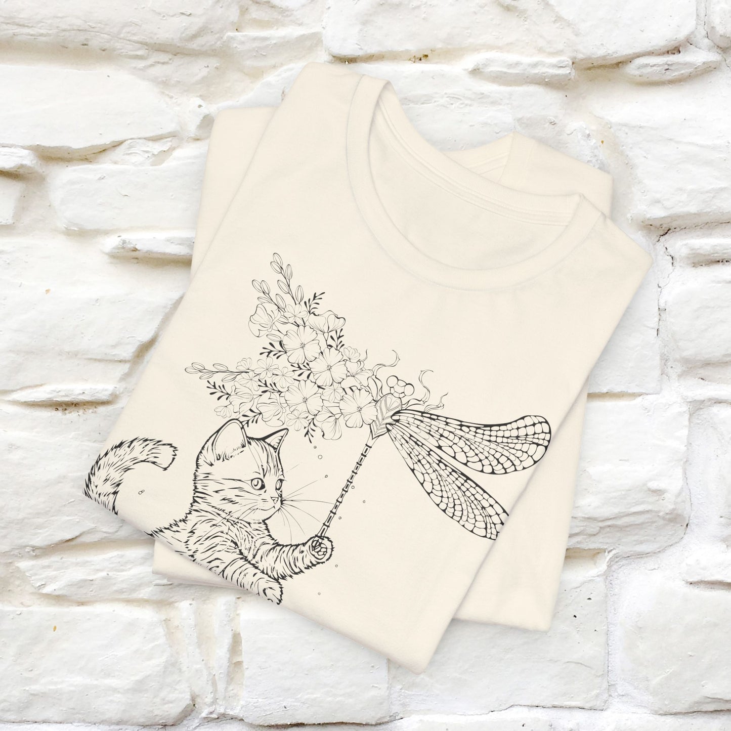 "The cat  And The Dragon Fly" Cat T-shirt for Men & Women | 100% Cotton 🐾