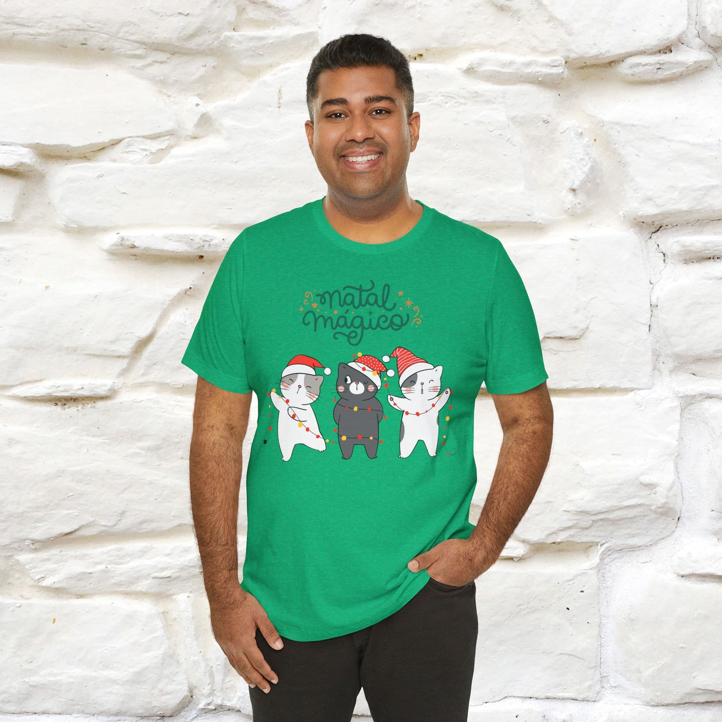 "Natal Magico" Cat T-shirt for Men & Women | 100% Cotton* 🐾 | Magical Holiday Cat Tee